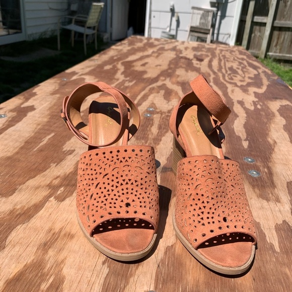 Qupid CUTOUT HEELED SANDALS (HAZEL SUEDE) size 7 spring summer boho‎ ankle fall - Picture 3 of 15